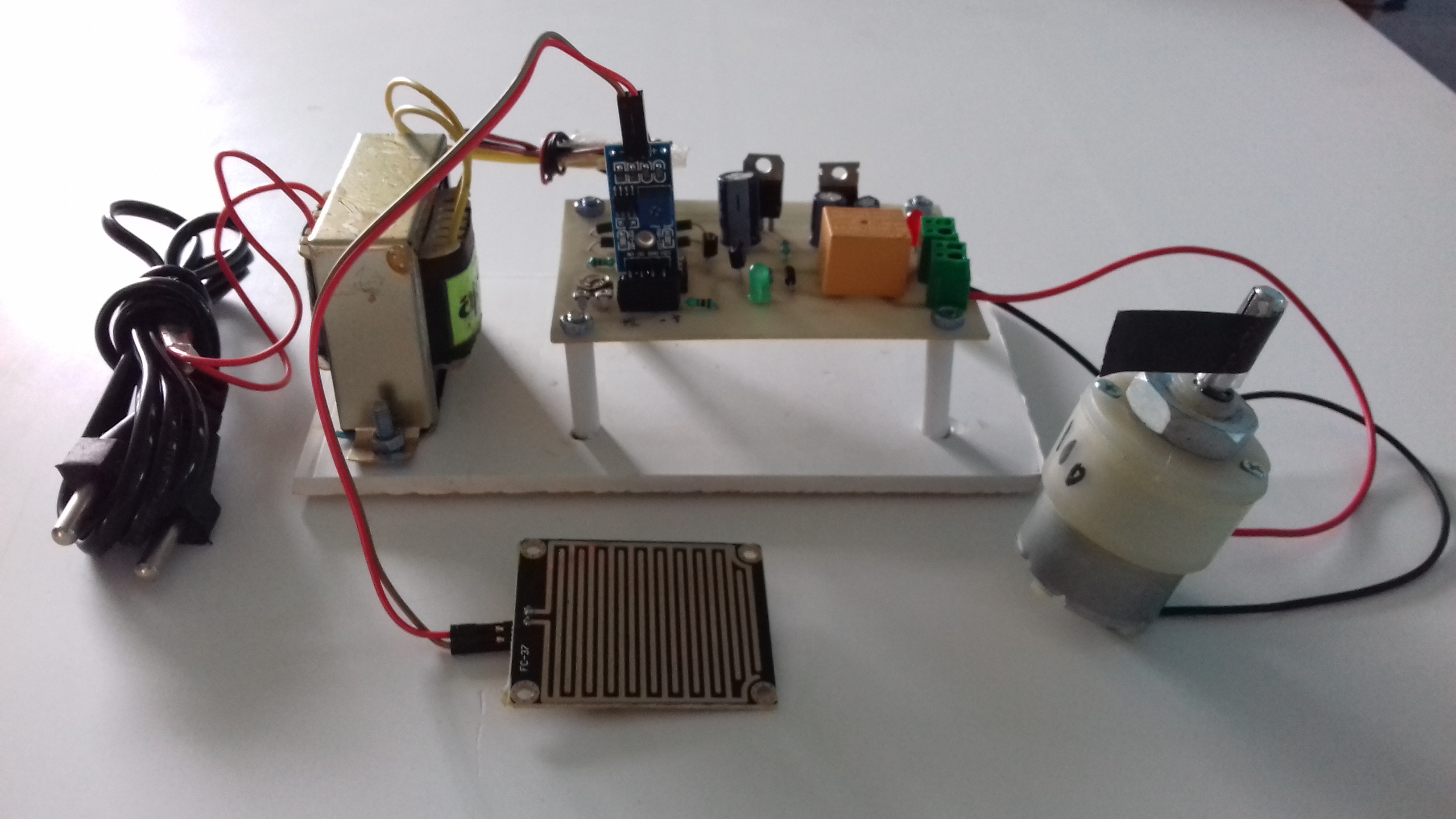 Automatic Car Wiper Using Arduino