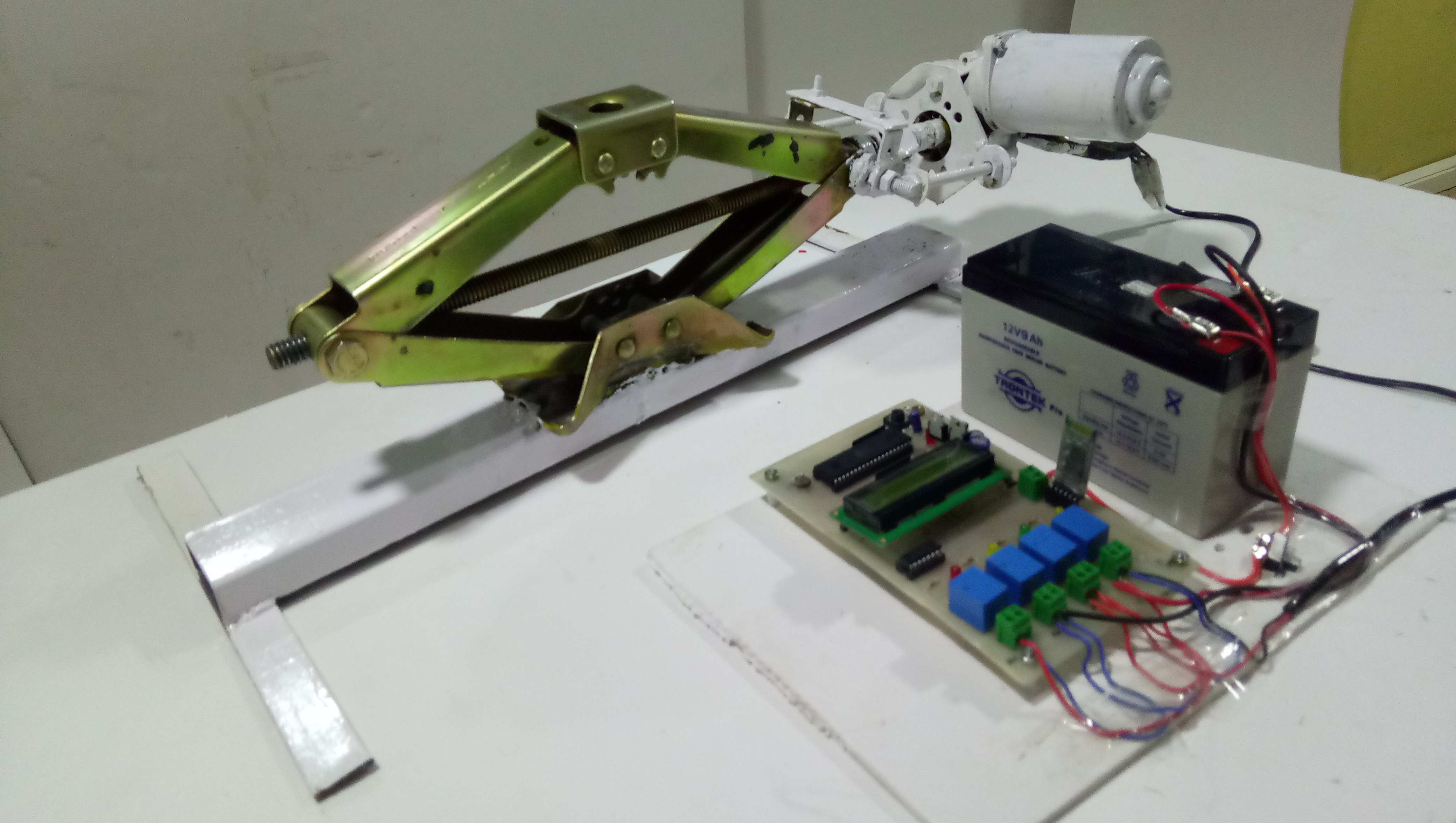 ANDROID CONTROLLED CAR JACK Electrosal