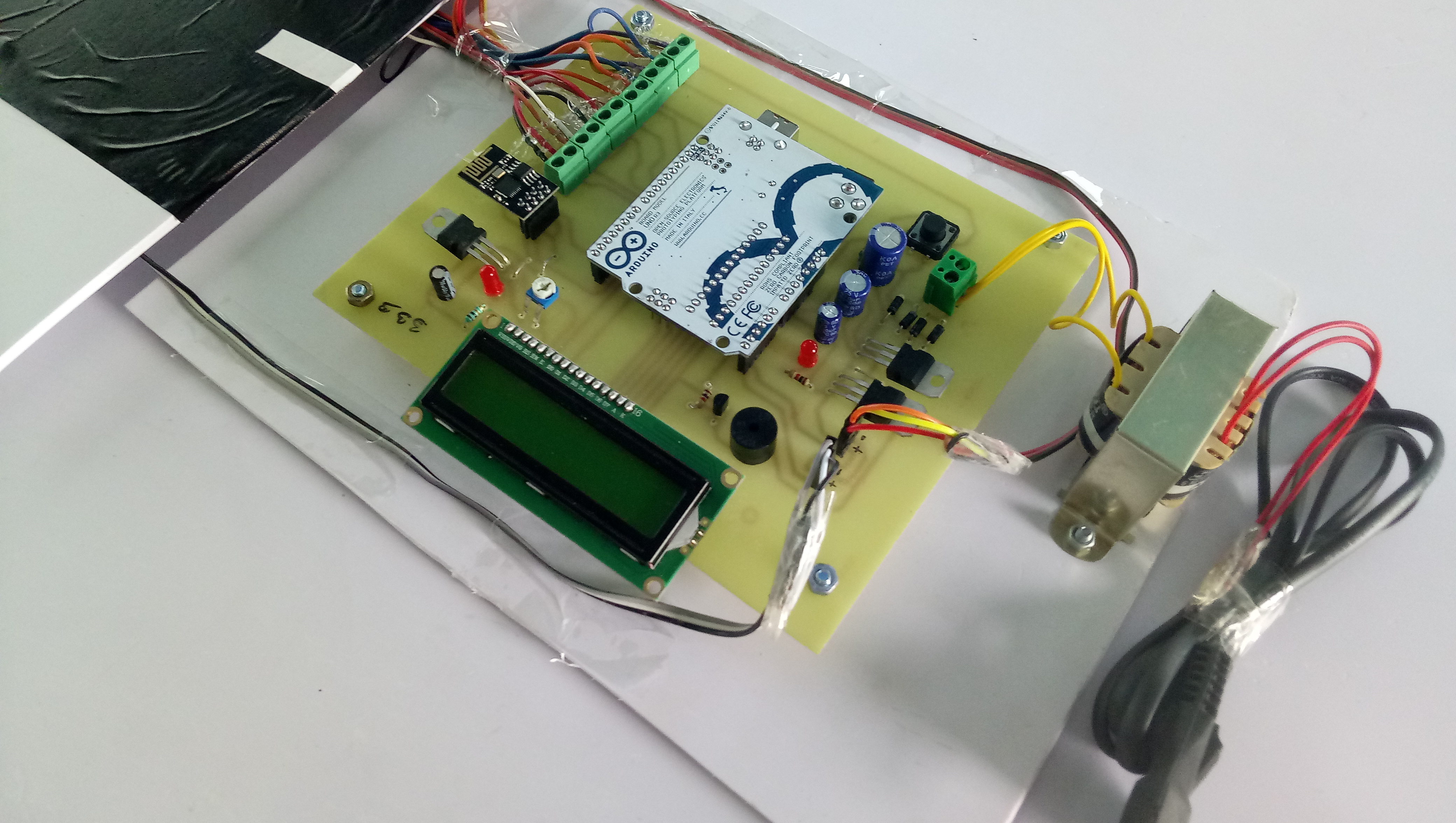 SMART ROAD CROSSING INDICATOR OVER IOT Circuit Diagram